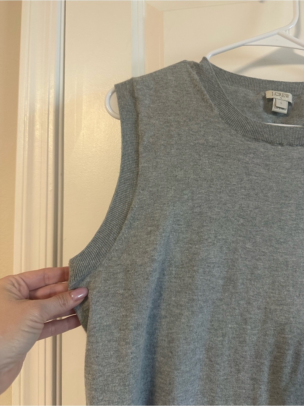 J.Crew Sleeveless 💯 Cotton Crewneck Shirt in Heather Gray - Picture 4 of 6